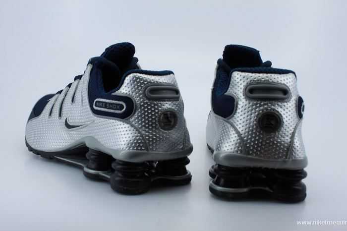Femmes De La Marine Et Argentée Shox Nz